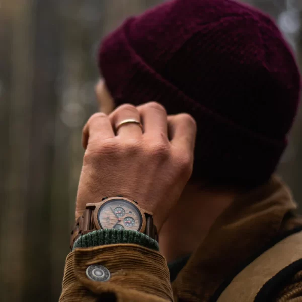 immagine orologio di legno zartholz