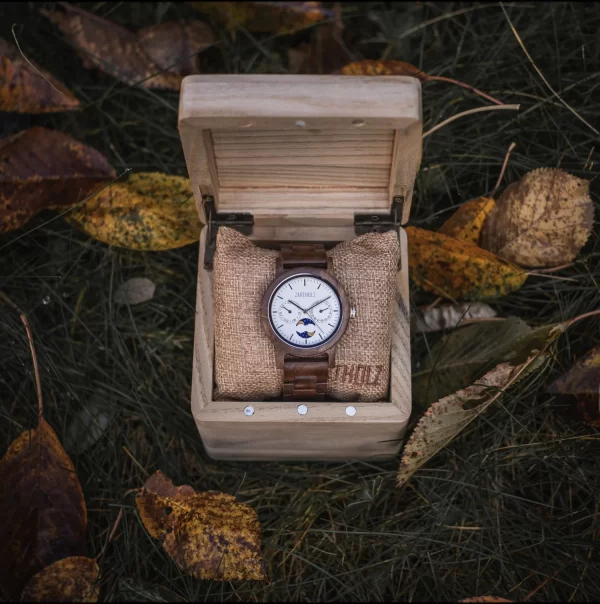 immagine orologio di legno zartholz