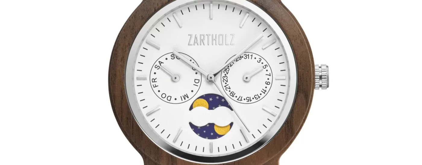 immagine orologio di legno zartholz