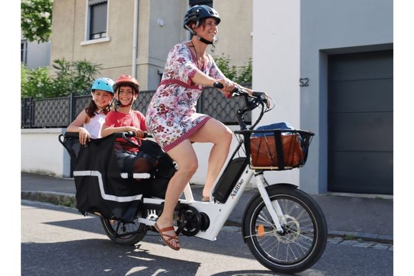 e-bike cargo, per portare la propria famiglia nella città, per portare i figli a scuola